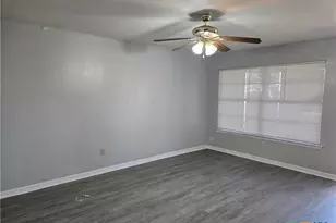 1129 Spruce St, Seguin, TX 78155 - Photo 2