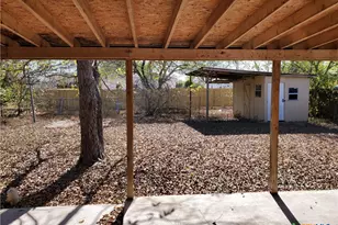 1129 Spruce St, Seguin, TX 78155 - Photo 6