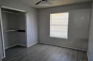 1129 Spruce St, Seguin, TX 78155 - Photo 4