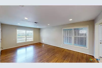 2308 E Walnut Avenue, Victoria, TX 77901 - Photo 6