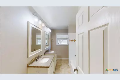 2308 E Walnut Avenue, Victoria, TX 77901 - Photo 12