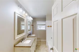 2308 E Walnut Ave, Victoria, TX 77901 - Photo 12