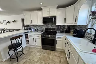 918 N Guadalupe St, Seguin, TX 78155 - Photo 4