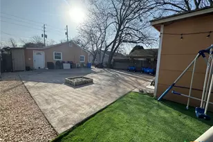 918 N Guadalupe St, Seguin, TX 78155 - Photo 14