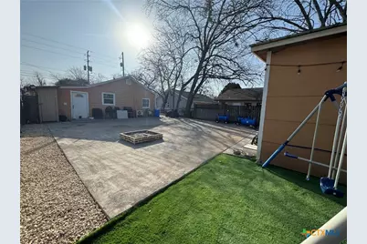 918 N Guadalupe Street, Seguin, TX 78155 - Photo 16
