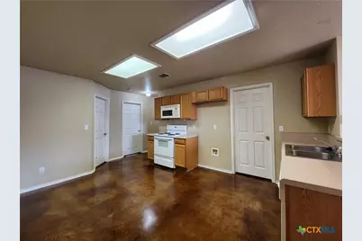 1013 Misty Acres Drive, New Braunfels, TX 78130 - Photo 8