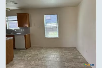 105 W Truman Avenue, Copperas Cove, TX 76522 - Photo 2