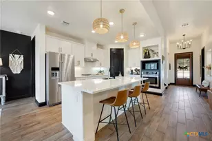 462 Curvatura, New Braunfels, TX 78132 - Photo 6