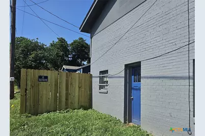 700 E Polk #B, Burnet, TX 78611 - Photo 2