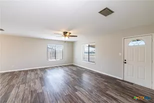 218 W 6th St, Shiner, TX 77984 - Photo 6