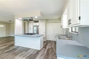 218 W 6th St, Shiner, TX 77984 - Photo 8