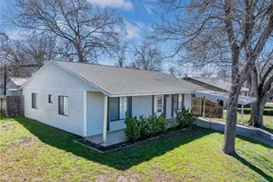 218 W 6th St, Shiner, TX 77984 - Photo 2