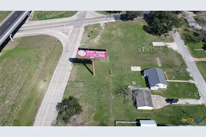 907 N. East St, Edna, TX 77957 - Photo 2