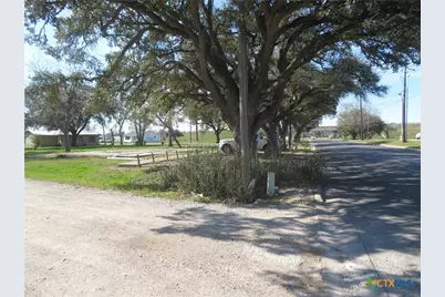 907 N. East St, Edna, TX 77957 - Photo 20