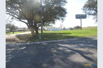 907 N. East St, Edna, TX 77957 - Photo 16