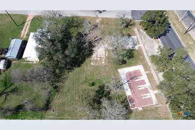 907 N. East St, Edna, TX 77957 - Photo 8