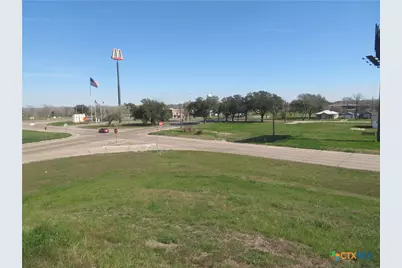 907 N. East St, Edna, TX 77957 - Photo 10