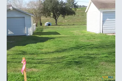 907 N. East St, Edna, TX 77957 - Photo 32