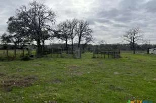 2292 Garrett Rd, Yoakum, TX 77995 - Photo 4