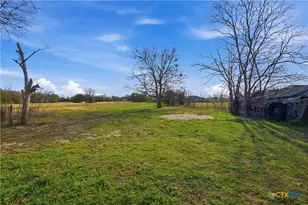 1409 N Heideke St, Seguin, TX 78155 - Photo 12