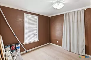 1409 N Heideke St, Seguin, TX 78155 - Photo 8