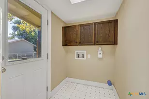 927 N Union Ave, New Braunfels, TX 78130 - Photo 12