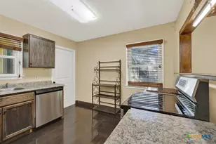 927 N Union Ave, New Braunfels, TX 78130 - Photo 8