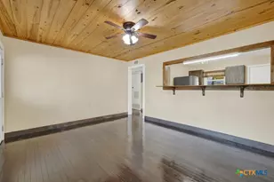 927 N Union Ave, New Braunfels, TX 78130 - Photo 6