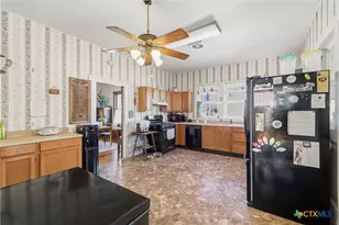 301 S Pecan St, Moulton, TX 77975 - Photo 16