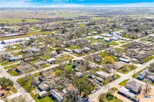 301 S Pecan St, Moulton, TX 77975 - Photo 4