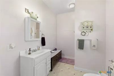 301 S Pecan Street, Moulton, TX 77975 - Photo 22