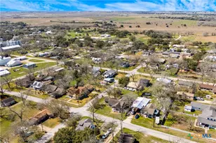 301 S Pecan St, Moulton, TX 77975 - Photo 32