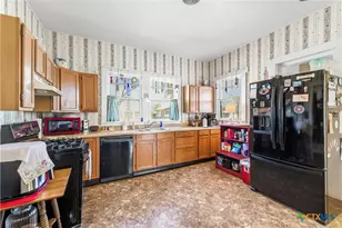 301 S Pecan St, Moulton, TX 77975 - Photo 12