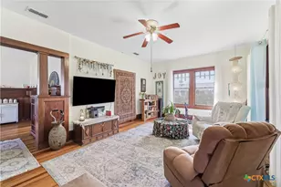 301 S Pecan St, Moulton, TX 77975 - Photo 10