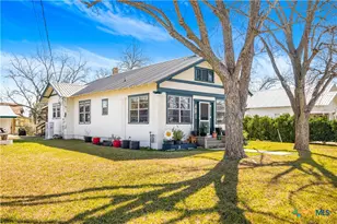 301 S Pecan St, Moulton, TX 77975 - Photo 2