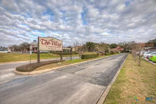 1202 Thorpe Ln, San Marcos, TX 78666 - Photo 2