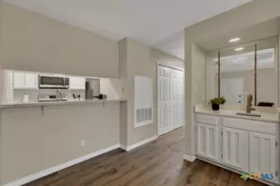 1202 Thorpe Ln, San Marcos, TX 78666 - Photo 8