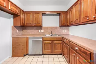 212 Buckingham, Victoria, TX 77904 - Photo 12