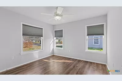 420 Wallace Street, Seguin, TX 78155 - Photo 10