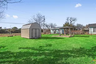 420 Wallace St, Seguin, TX 78155 - Photo 18