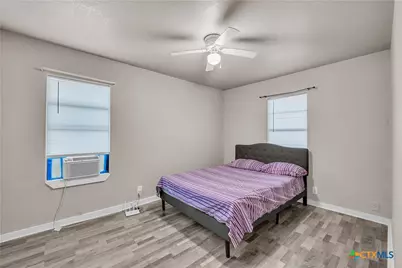 1001 W 8th Street, Cameron, TX 76520 - Photo 10