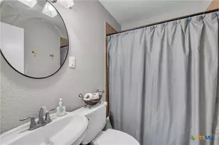 1001 W 8th St, Cameron, TX 76520 - Photo 12