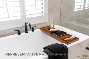 9305 Breeze Hl Dr, Austin, TX 78744 - Photo 20