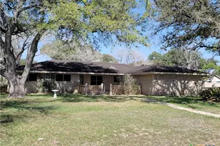 1006 Blyth Rd, Victoria, TX 77904 - Photo 2