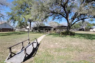 1006 Blyth Rd, Victoria, TX 77904 - Photo 2