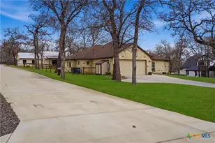 203 Champions Blvd, La Vernia, TX 78121 - Photo 4