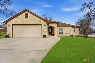 203 Champions Blvd, La Vernia, TX 78121 - Photo 2