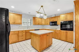 738 Cedar Pkwy, Seguin, TX 78155 - Photo 8