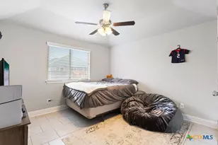 105 Grand View, Floresville, TX 78114 - Photo 18