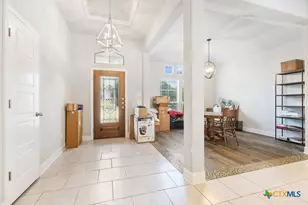 105 Grand View, Floresville, TX 78114 - Photo 4